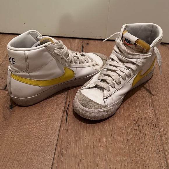 Nike Blazer Mid 77 Essential
White Opti Yellow (Women's) - Picture 5 of 7